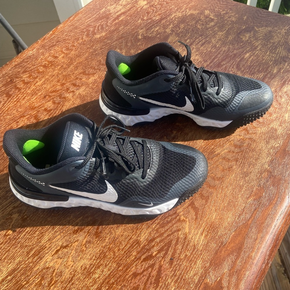 Nike Alpha Huarache 3 critical comfort Size 7.5 in Women 6 in Men